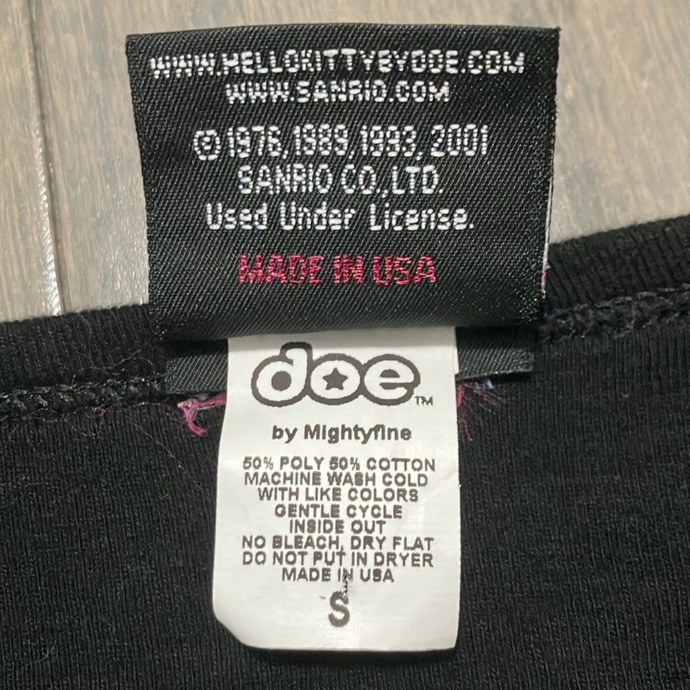 Y2K Vintage 2001 Hello Kitty by Doe T-Shirt with Distressed Glitter Print Size S - Picture 5 of 5